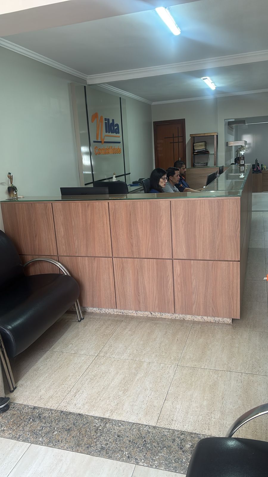 Balcão de atendimento e time da Nilda Contabilidade em operação